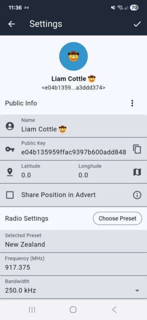 Toca el botón «Elegir preajuste» en la sección de ajustes de radio.
