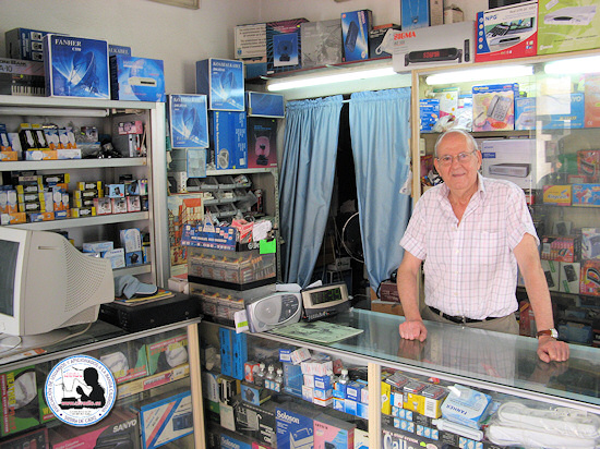 Manuel en su tienda de El Puerto de Santa María